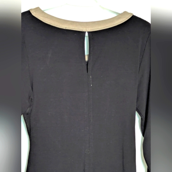 Kenneth Cole Reaction Women's (Size Medium) Black Top With Front Tan Draping - Picture 7 of 12